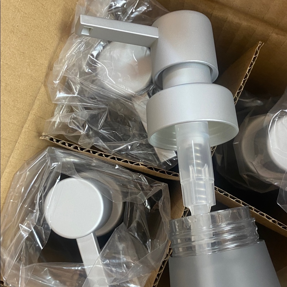 Frosted Soap Pump Dispenser Bottle Set of 9 Brand New in Box - Picture 3 of 3